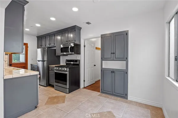 $2,895 | 5183 Inglewood Boulevard, Culver City, CA 90230