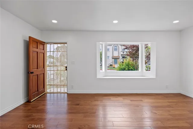 $2,995 | 5183 Inglewood Boulevard, Culver City, CA 90230