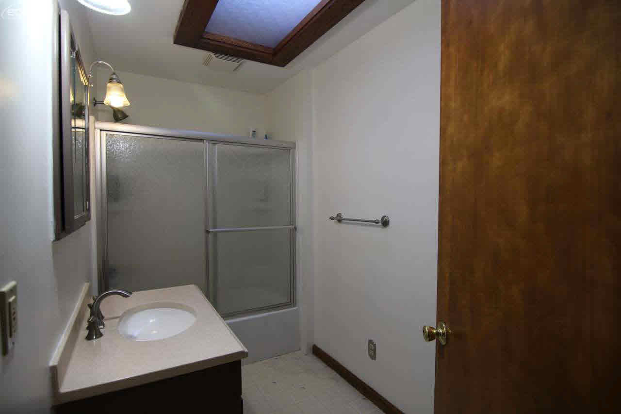12435 Hoisington Road Gaines, MI 48436 - Photo 9 of 19 21256887-8.JPG