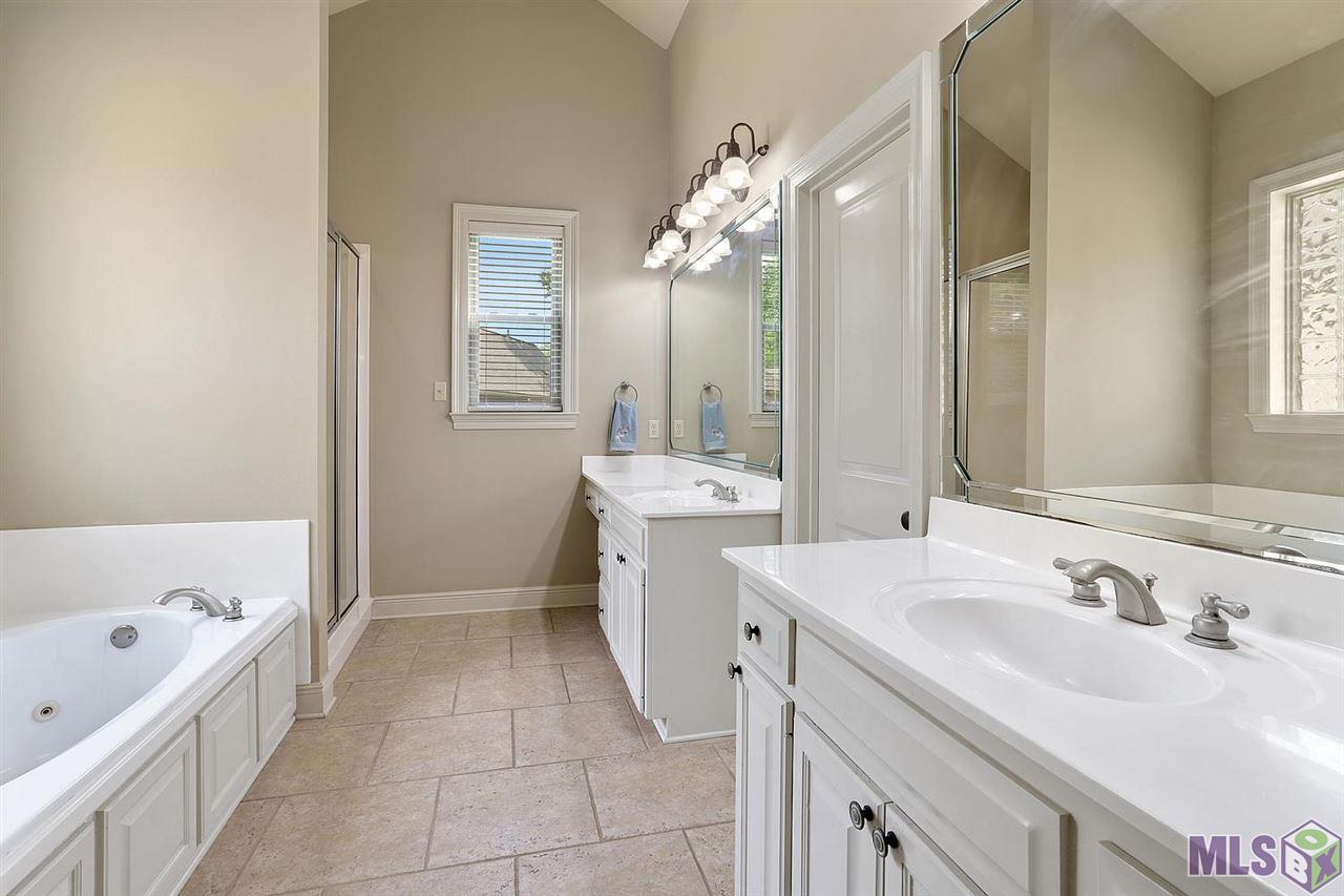 10717 Royal Ridge Avenue Baton Rouge, LA 70810 - Photo 12 of 20