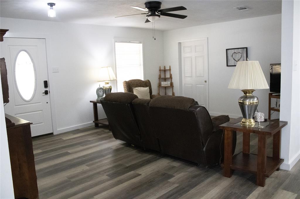 214 County Road 2147 Quitman, TX 75783 - Photo 8 of 38 a living room with furniture a window and a mirror