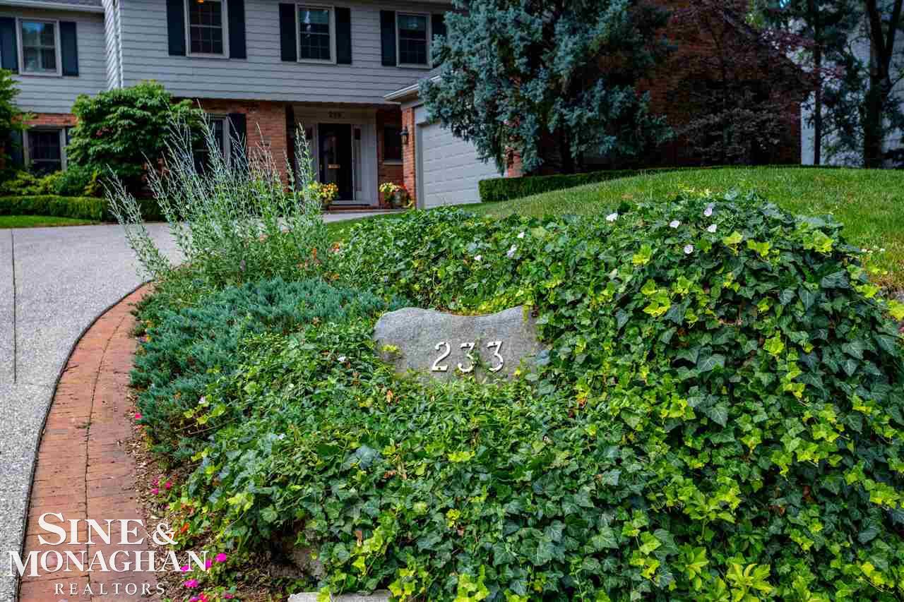 233 Merriweather Road Grosse Pointe, MI 48236 - Photo 64 of 79 50081859-63.JPG