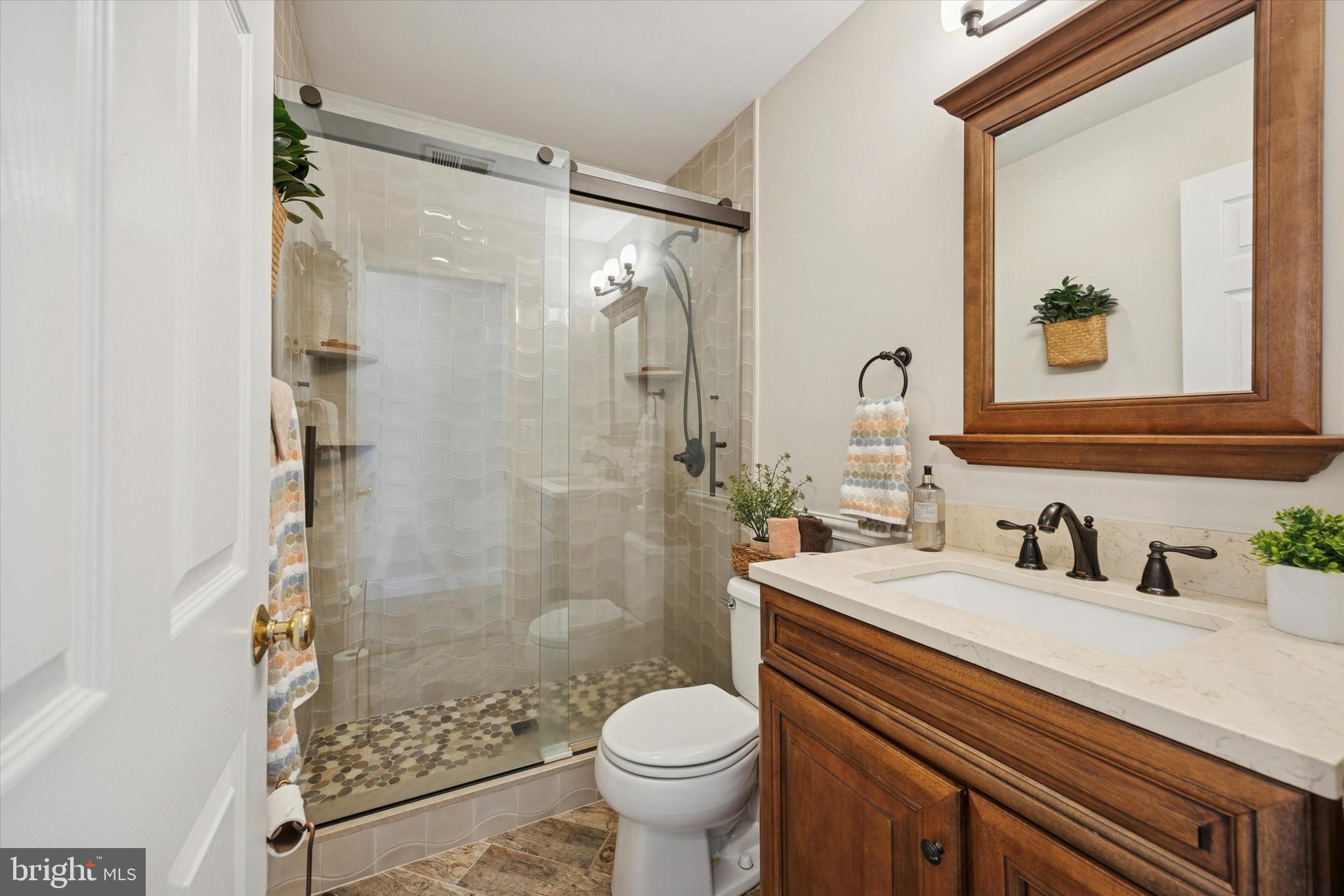 8 Hercules Court Sewell, NJ 08080 - Photo 25 of 32 Full Bathroom