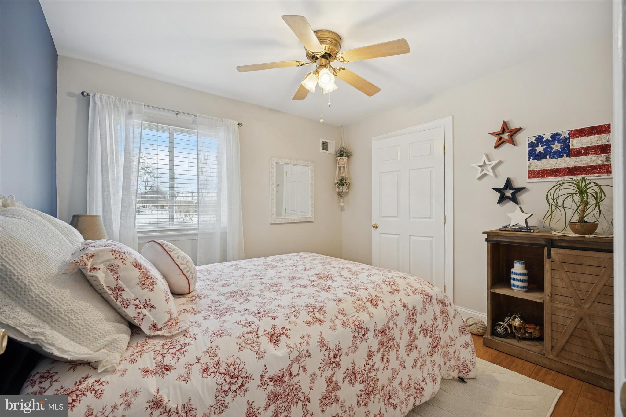 8 Hercules Court Sewell, NJ 08080 - Photo 26 of 32 3rd Bedroom