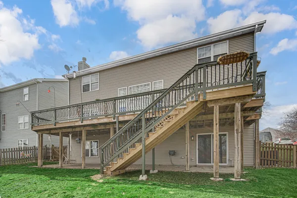 $474,900 | 441 North Crooked Lake Lane, Lindenhurst, IL 60046