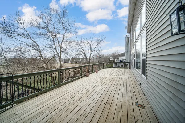 $474,900 | 441 North Crooked Lake Lane, Lindenhurst, IL 60046