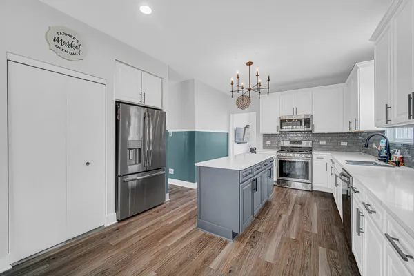 $474,900 | 441 North Crooked Lake Lane, Lindenhurst, IL 60046