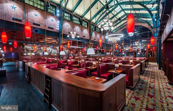 a city street filled with lots of traffic and tall building