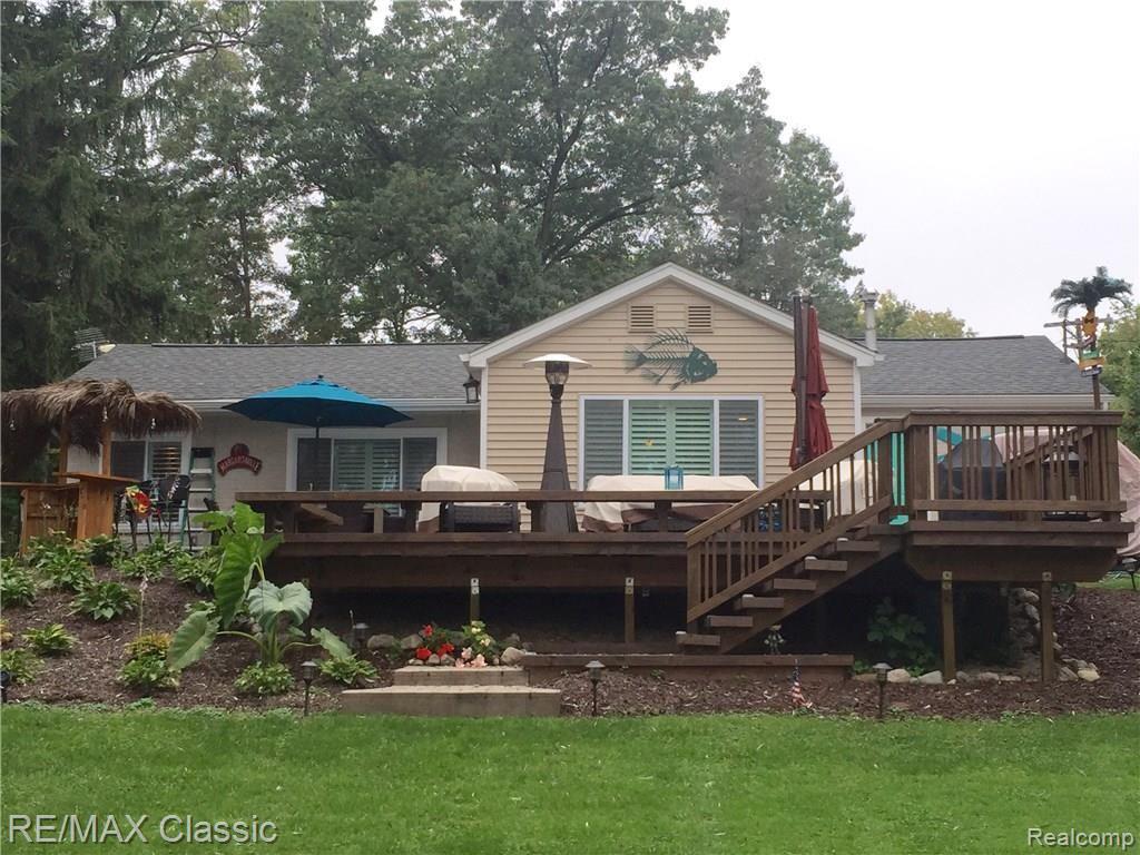 5720 Bullard Road Fenton, MI 48430 - Photo 1 of 19