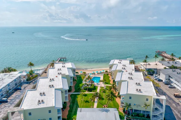 $749,000 | 501 East Ocean Drive, Unit 28, Key Colony Beach, FL 33051