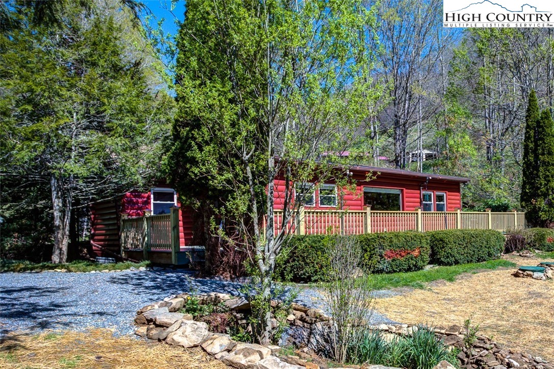 492 Willard Johnson Road Vilas, NC 28692 - Photo 5 of 42 Gallery Image 5