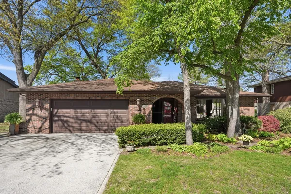 $425,000 | 18070 Whitman Lane, Lansing, IL 60438