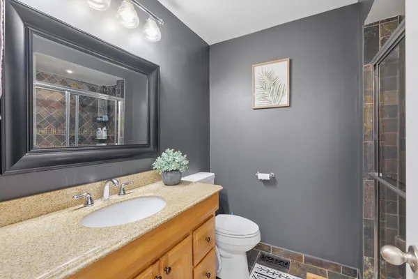 $359,900 | 1525 North Arlington Heights Road, Unit D, Arlington Heights, IL 60004