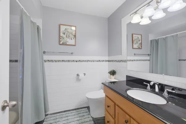 $359,900 | 1525 North Arlington Heights Road, Unit D, Arlington Heights, IL 60004