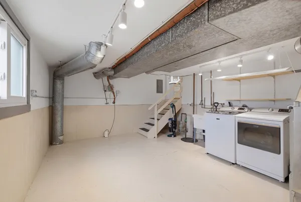 $359,900 | 1525 North Arlington Heights Road, Unit D, Arlington Heights, IL 60004