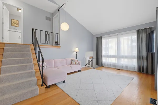$359,900 | 1525 North Arlington Heights Road, Unit D, Arlington Heights, IL 60004