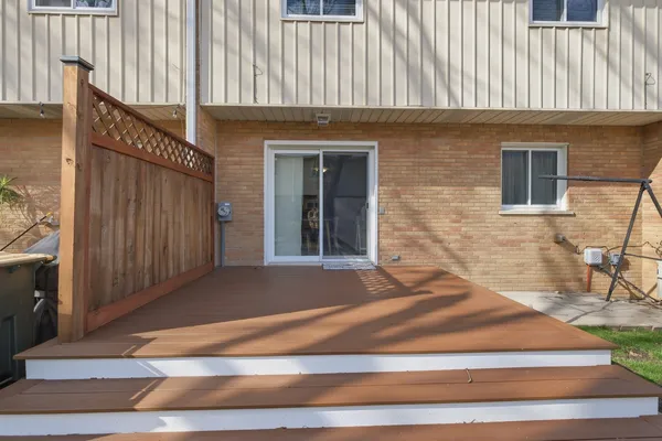 $359,900 | 1525 North Arlington Heights Road, Unit D, Arlington Heights, IL 60004