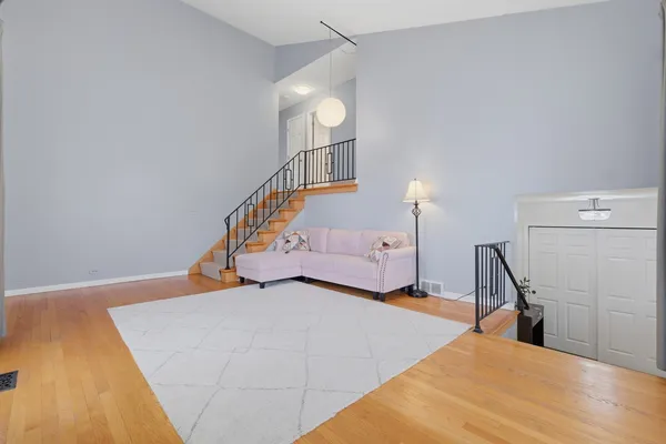 $359,900 | 1525 North Arlington Heights Road, Unit D, Arlington Heights, IL 60004