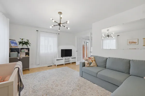 $359,900 | 1525 North Arlington Heights Road, Unit D, Arlington Heights, IL 60004
