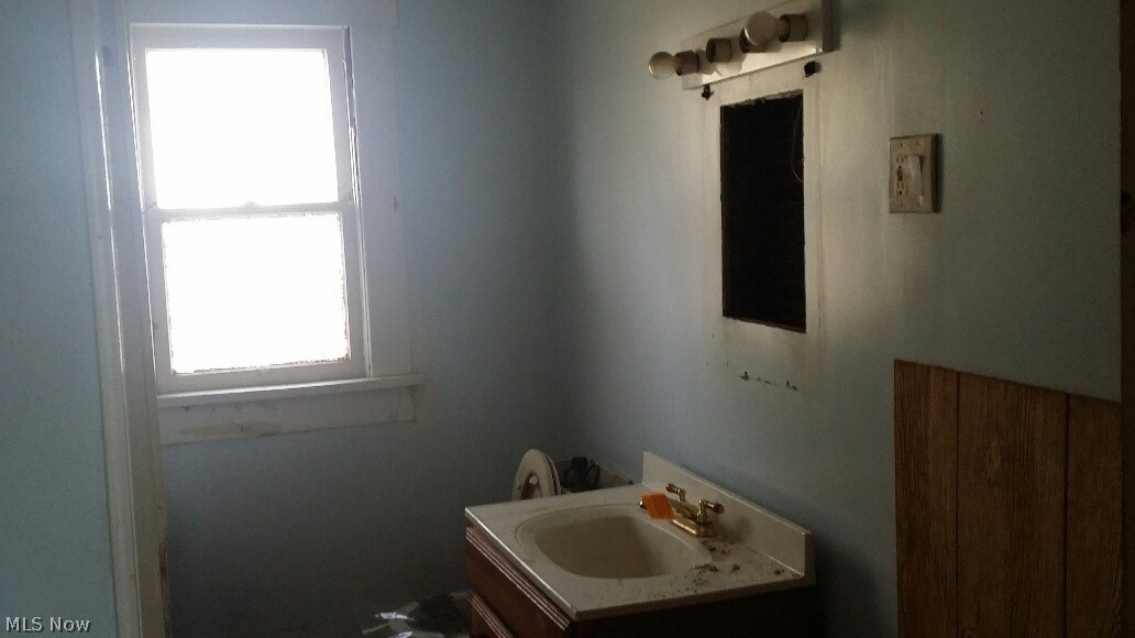 1231 Lawrence Road Northeast Canton, OH 44705 - Photo 12 of 29 Gallery Image 12