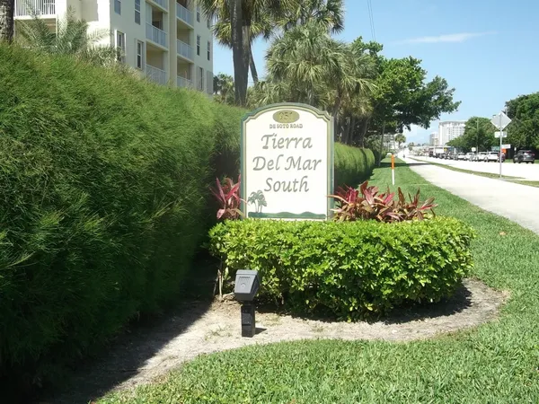 a view of outdoor space yard and patio
