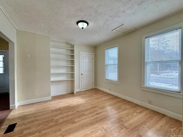 $155,000 | 901 North Walnut Street, North Manchester, IN 46962