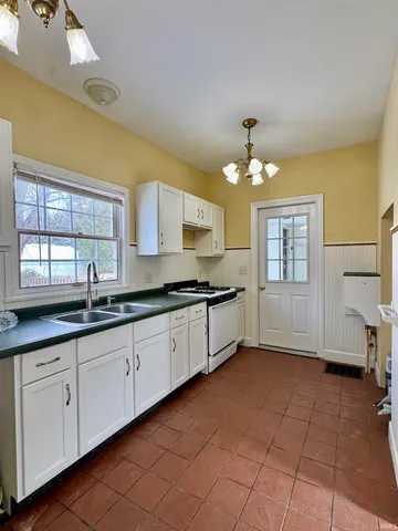 $155,000 | 901 North Walnut Street, North Manchester, IN 46962