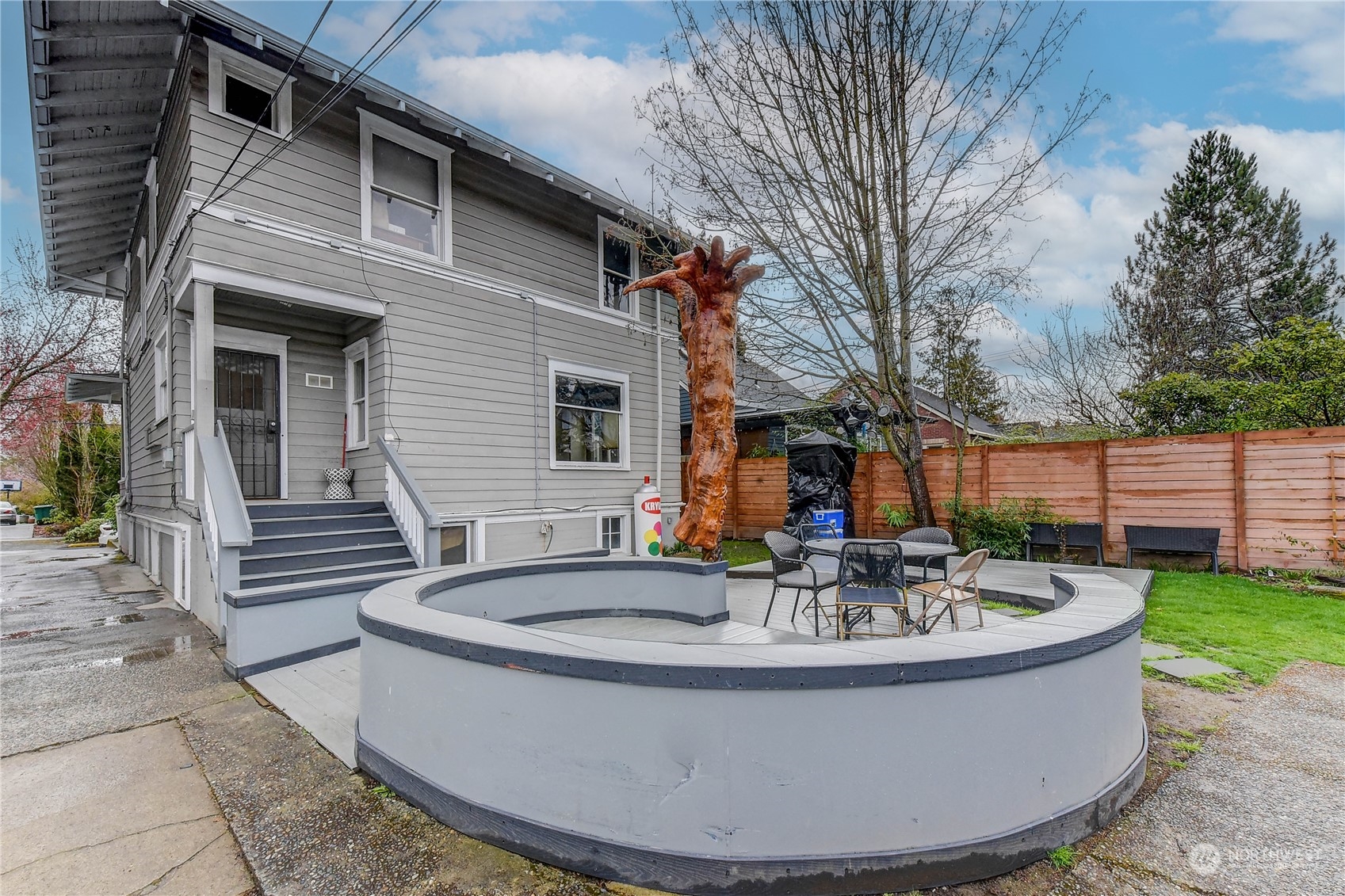 911 24th Avenue Seattle, WA 98122 - Photo 14 of 20 a view of a house with backyard and sitting area