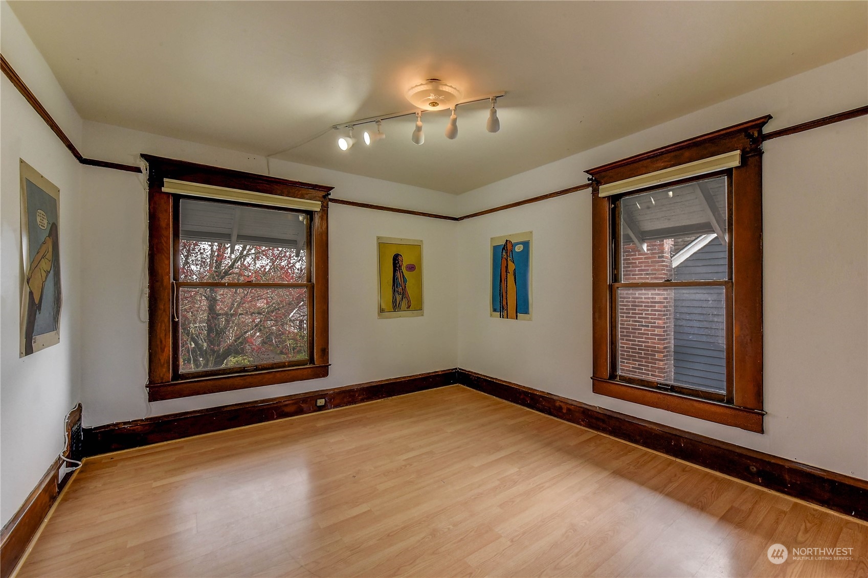 911 24th Avenue Seattle, WA 98122 - Photo 7 of 20 a view of an empty room with a window