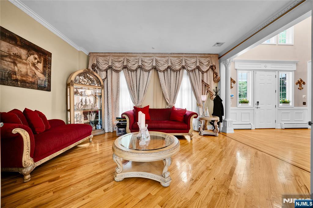 317 Rock Ridge Court Franklin Lakes, NJ 07417 - Photo 8 of 48