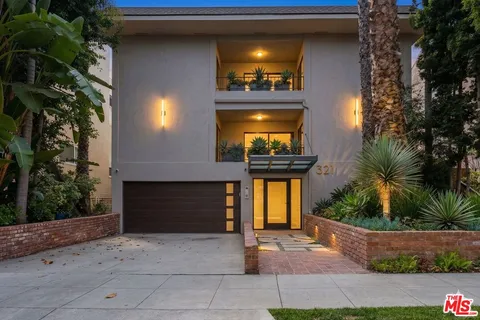 $1,599,000 | 321 North Palm Drive, Unit 3, Beverly Hills, CA 90210