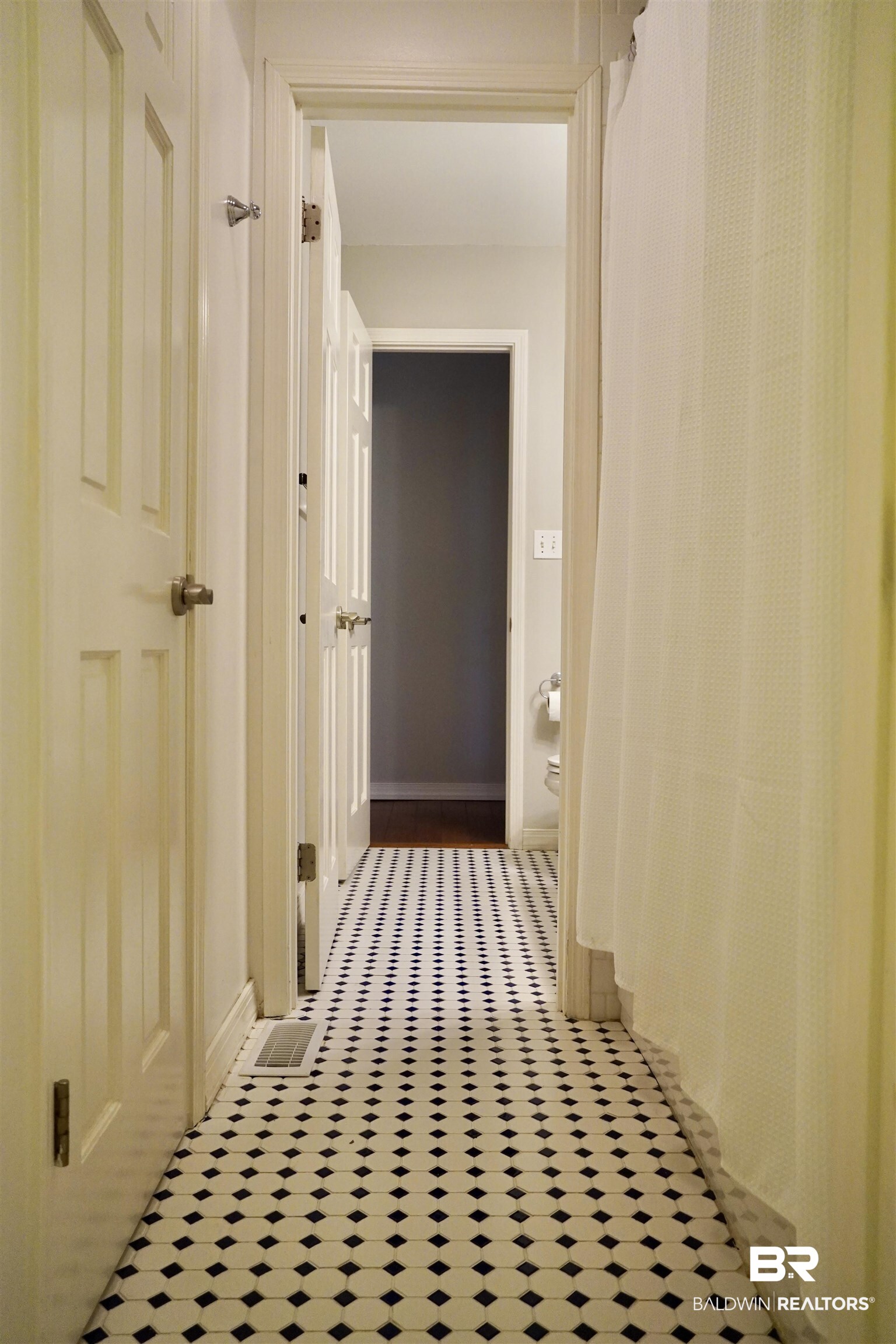 117 Belle Meade Brewton, AL 36426 - Photo 24 of 62 View of corridor