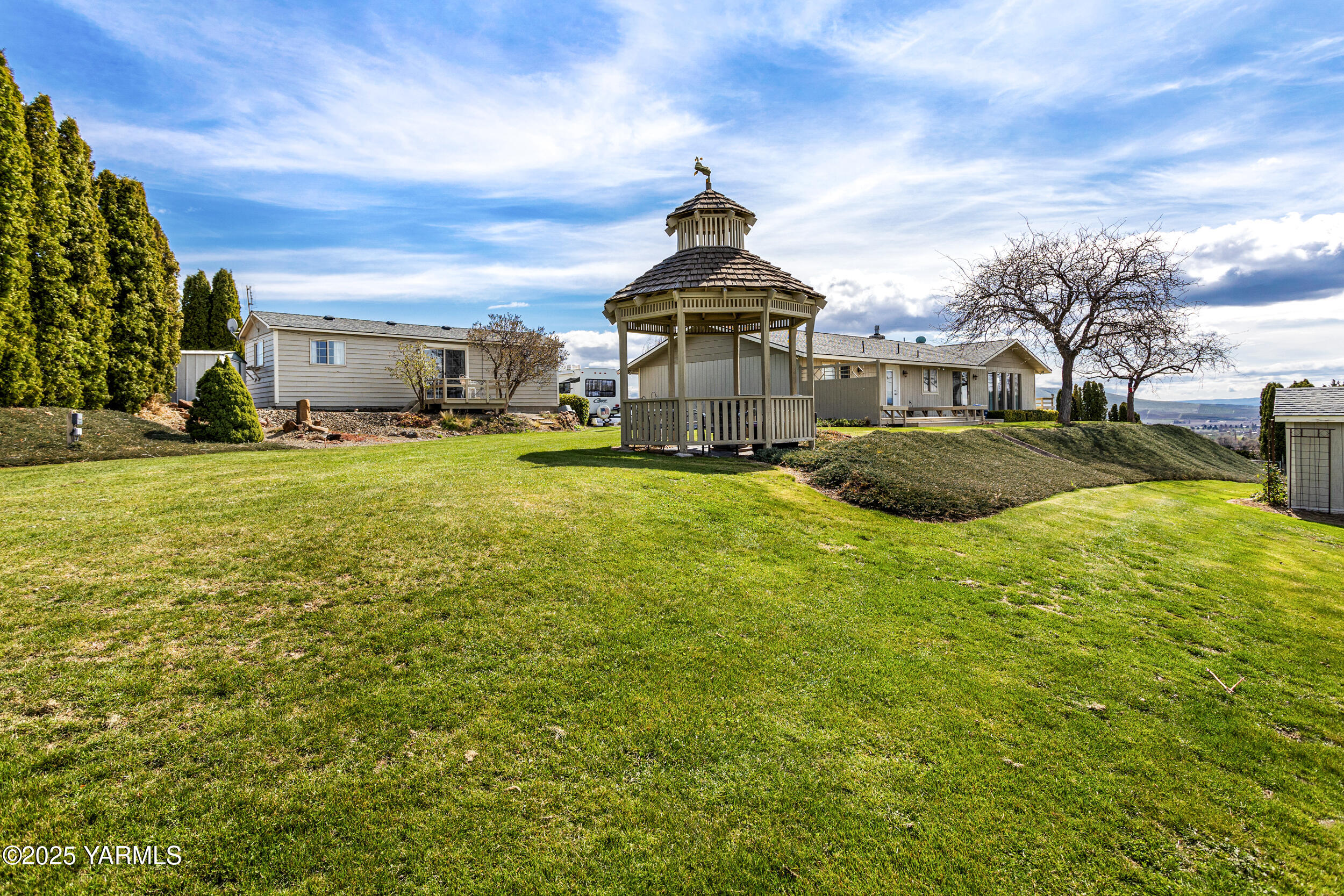 1680 St Hilaire Road Yakima, WA 98901 - Photo 14 of 22 a view of a yard with a house in the background