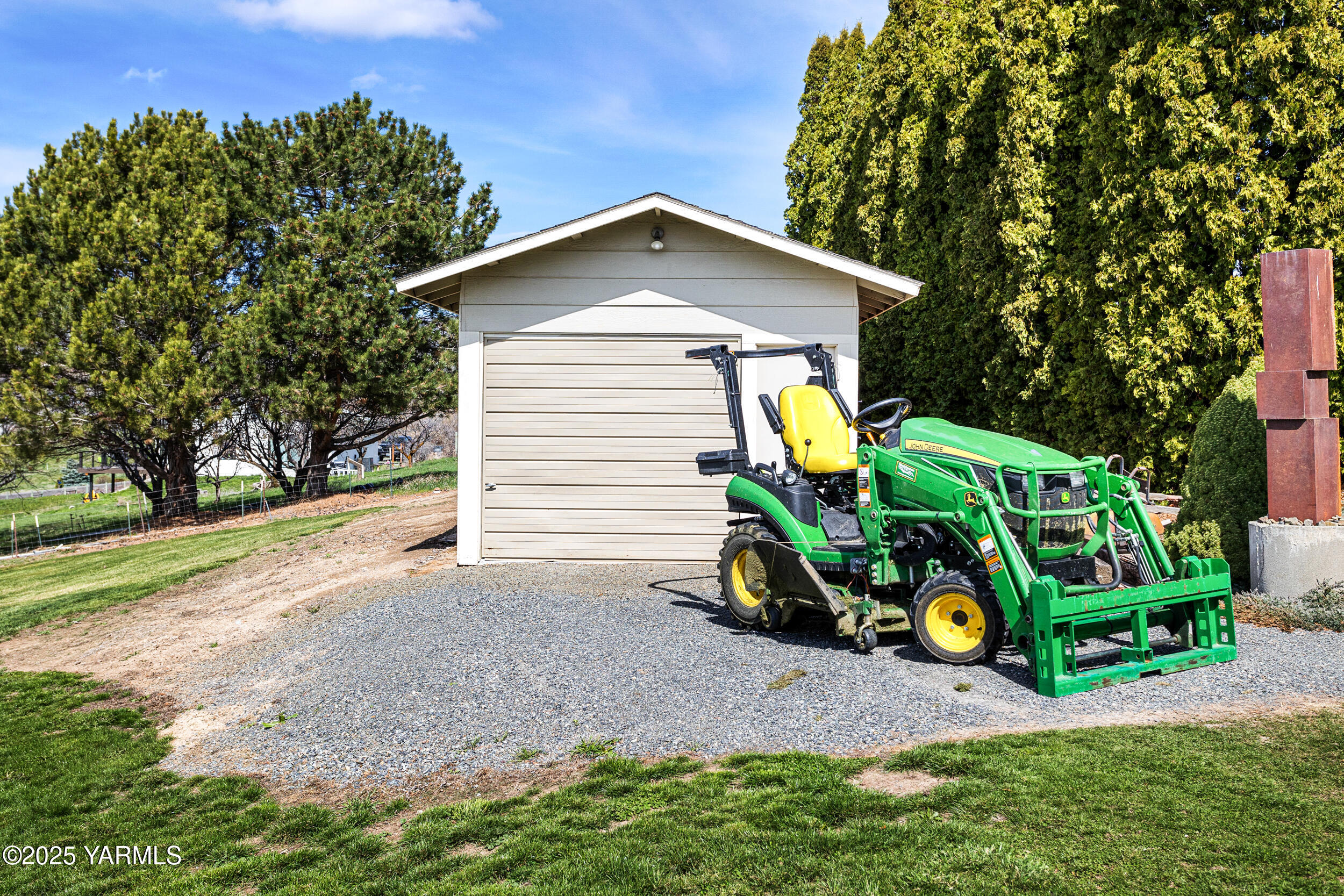 1680 St Hilaire Road Yakima, WA 98901 - Photo 16 of 22 a view of outdoor space yard and deck