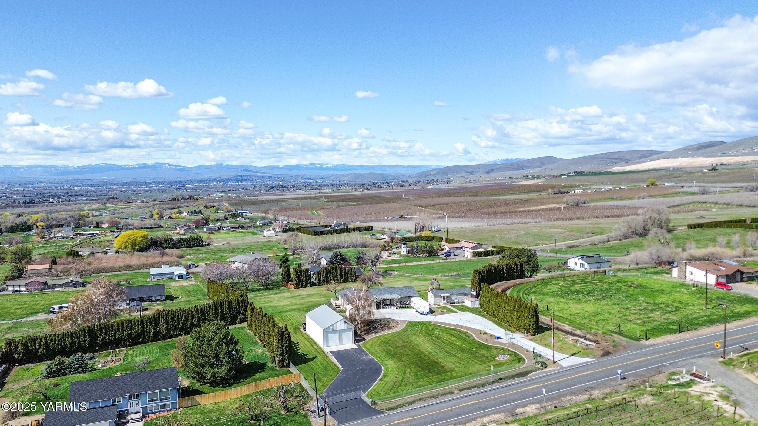 1680 St Hilaire Road Yakima, WA 98901 - Photo 21 of 22 a view of a city