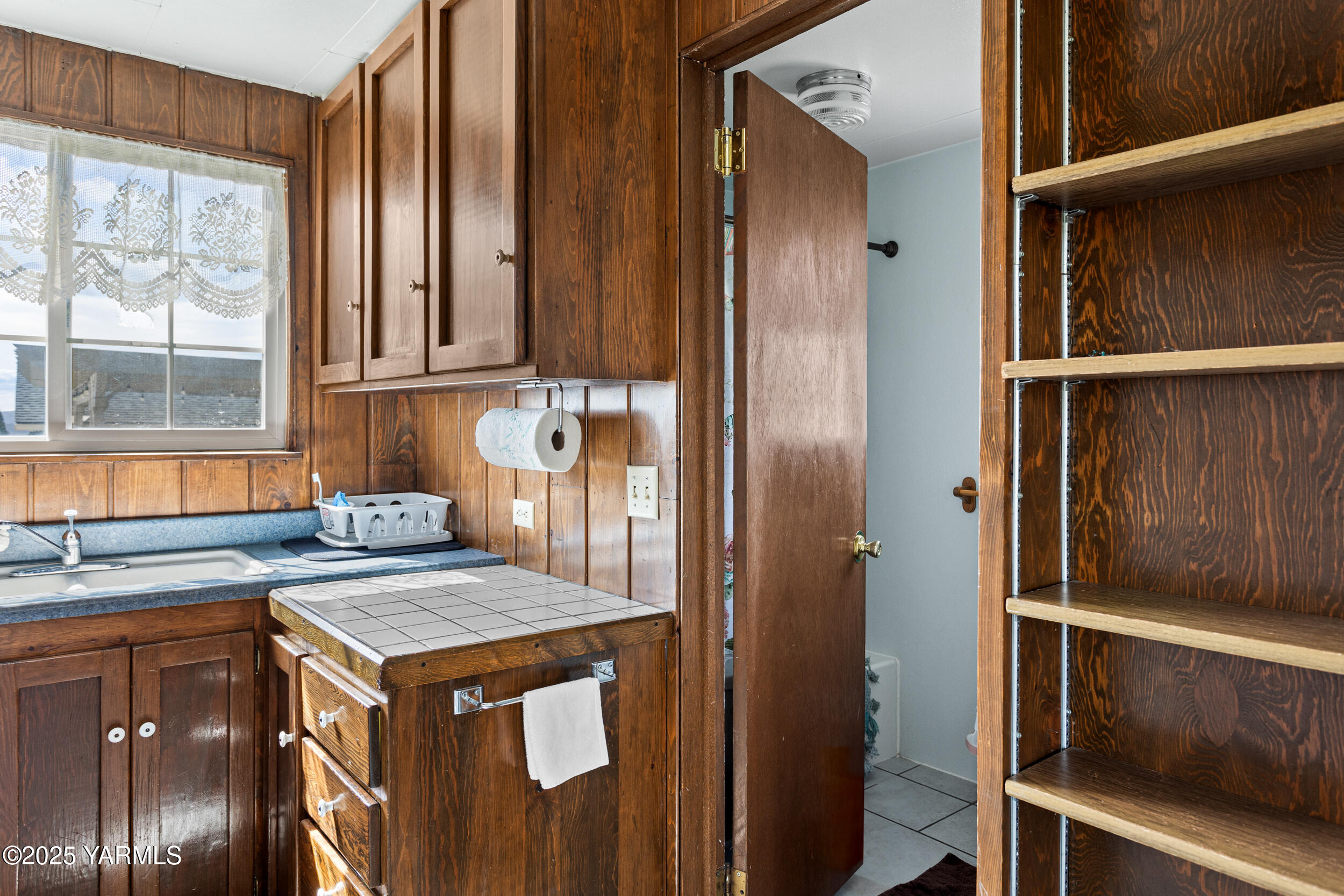 1680 St Hilaire Road Yakima, WA 98901 - Photo 8 of 22 a utility room with washer and dryer