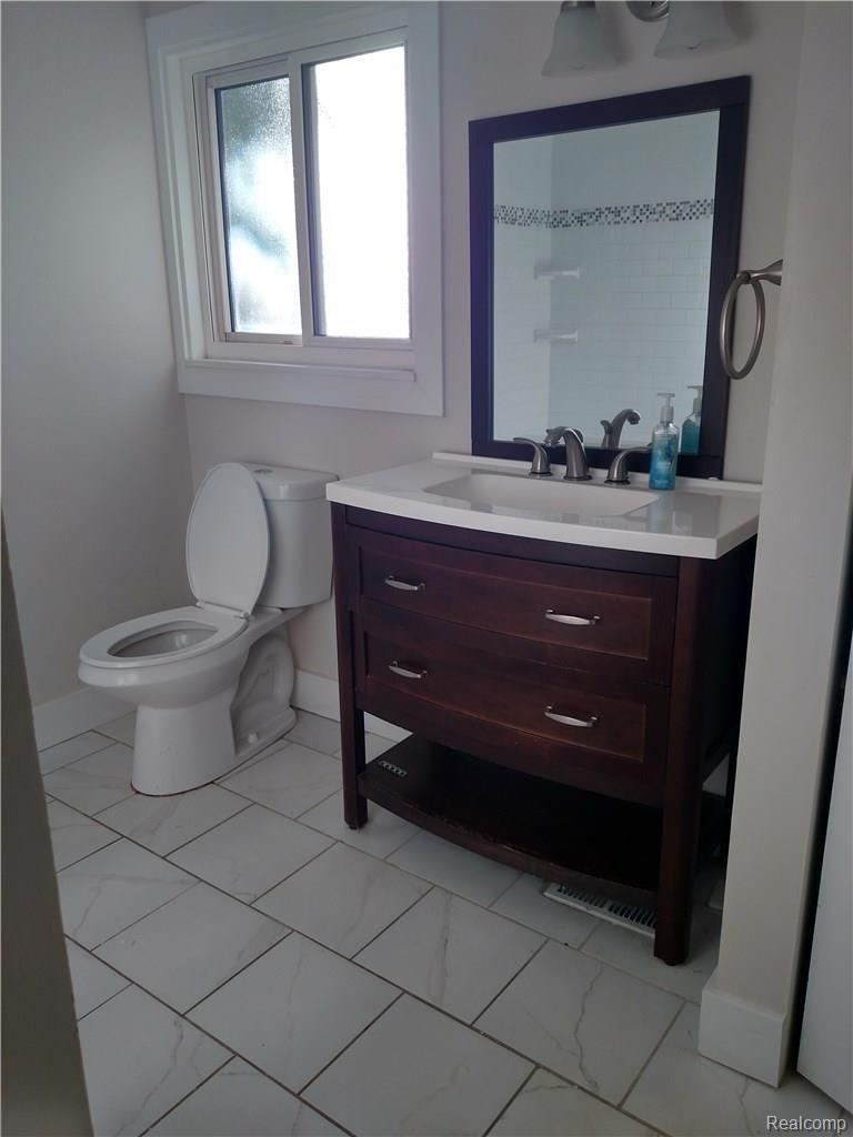 7525 Stephens Road Center Line, MI 48015 - Photo 7 of 24 stephens - 2.jpg