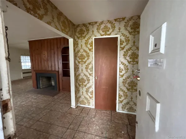 $569,900 | 197 Delaware Avenue, Freeport, NY 11520