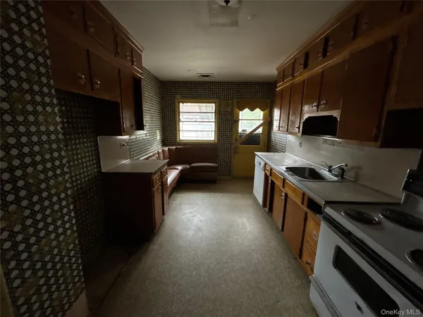 $569,900 | 197 Delaware Avenue, Freeport, NY 11520