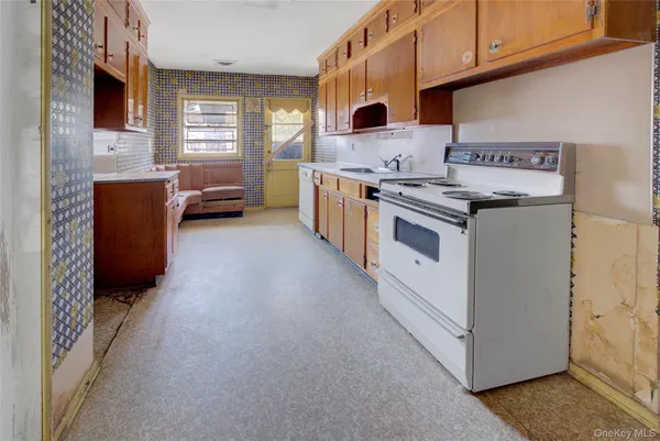 $569,900 | 197 Delaware Avenue, Freeport, NY 11520