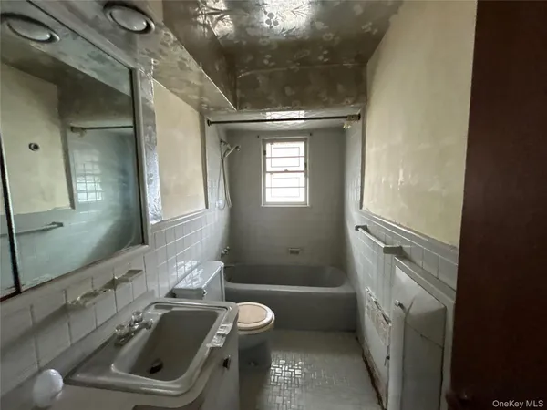 $569,900 | 197 Delaware Avenue, Freeport, NY 11520