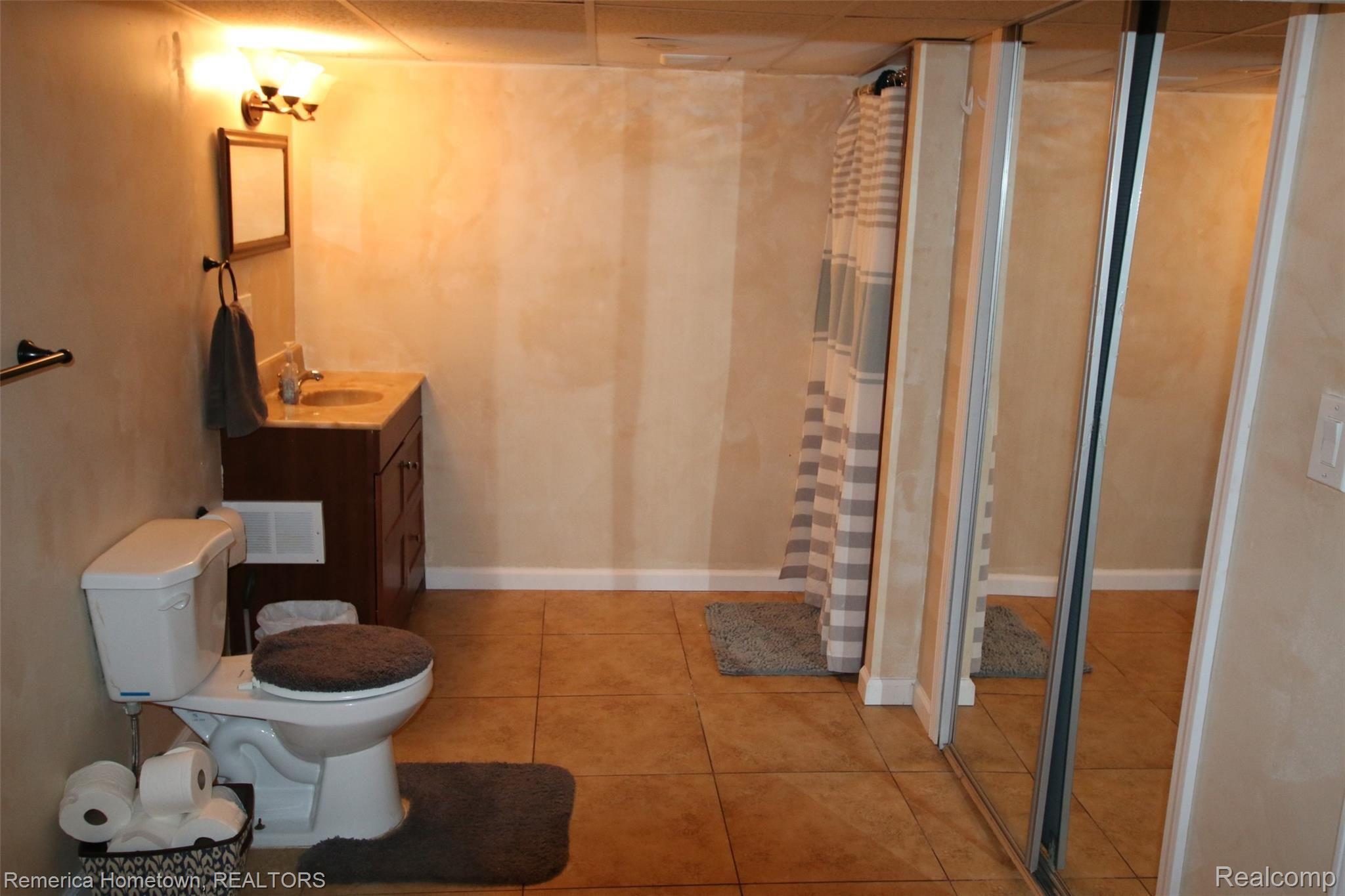 32380 Marblehead Road Farmington, MI 48336 - Photo 14 of 15 IMG_1697.JPG