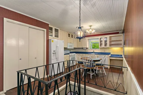 $405,000 | 2 Summit Avenue, East Dundee, IL 60118