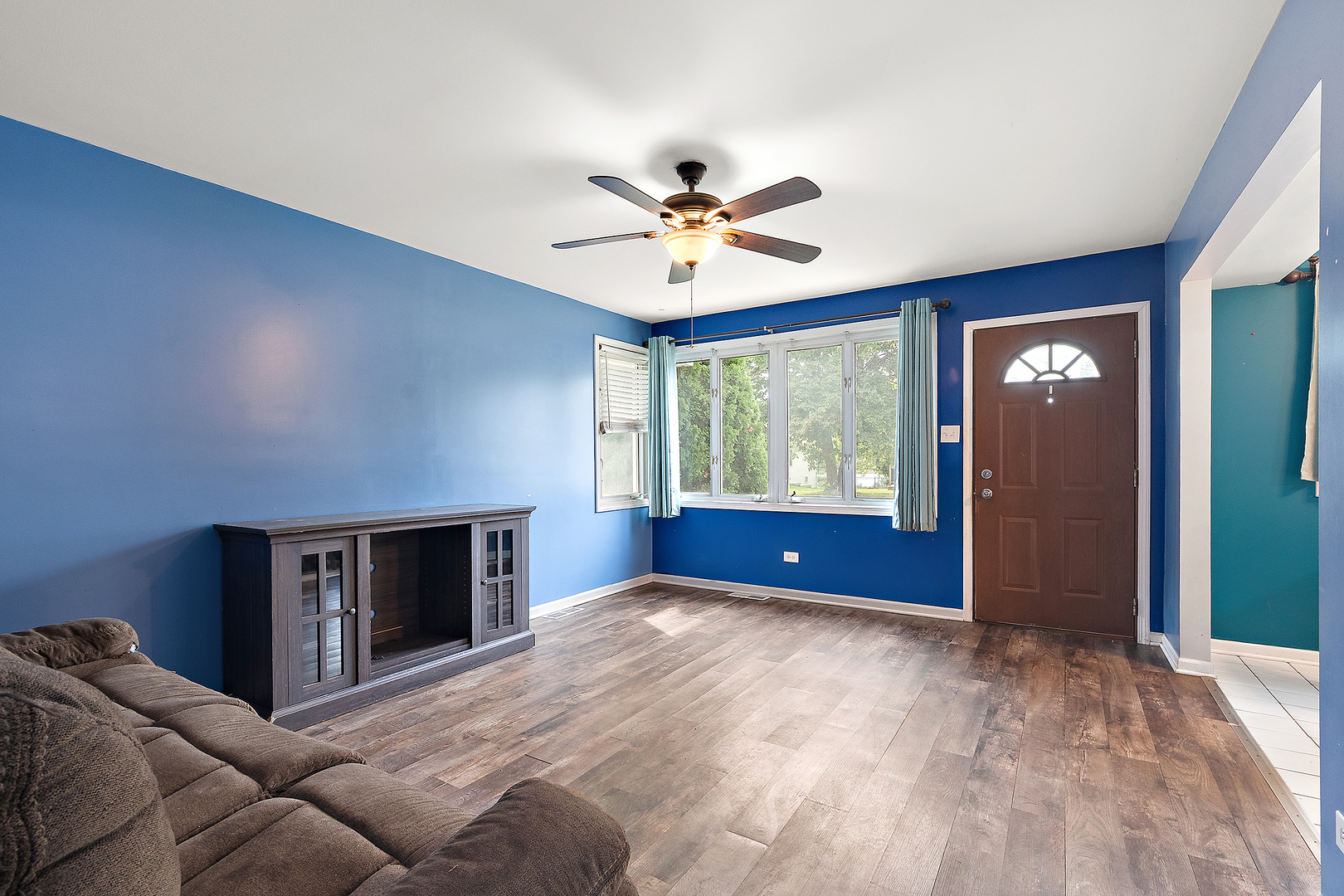 3129 Butler Avenue Steger, IL 60475 - Photo 4 of 20 a living room with furniture ceiling fan and a window