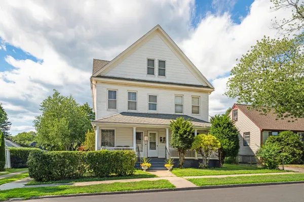 $2,600 | 318 Suburban Avenue, Fairfield, CT 06825