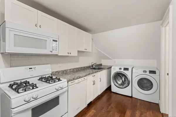 $2,600 | 318 Suburban Avenue, Fairfield, CT 06825