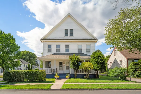 $2,600 | 318 Suburban Avenue, Fairfield, CT 06825