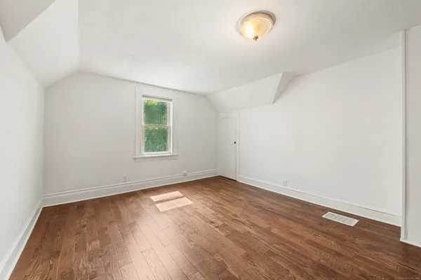 $2,600 | 318 Suburban Avenue, Fairfield, CT 06825