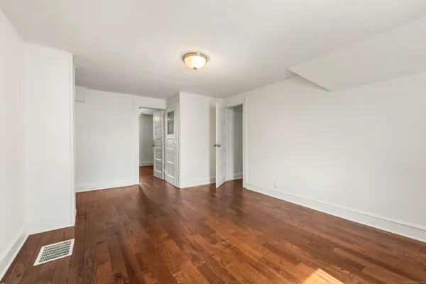 $2,600 | 318 Suburban Avenue, Fairfield, CT 06825