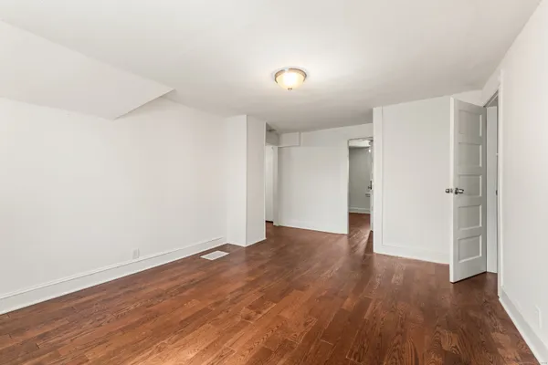 $2,600 | 318 Suburban Avenue, Fairfield, CT 06825